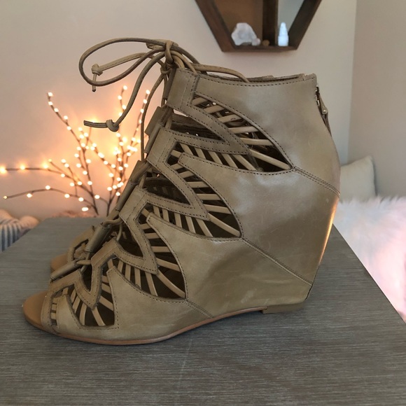 Dolce Vita Cutout Wedge Sandals - Picture 3 of 5